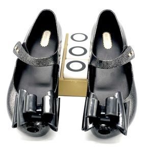 Mini Melissa Girls Shoes 

Why I Love It Comfort, Style, Fit, Durability.